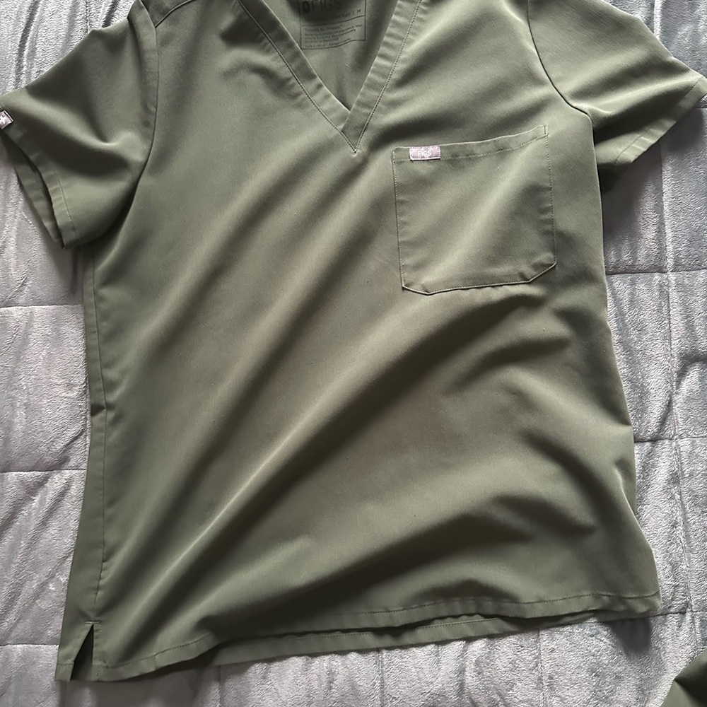 Figs Technical Collection V-Neck Scrub Top in moss